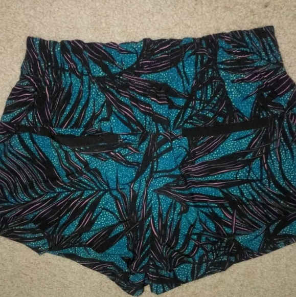 Lululemon spring break away shorts size 6 - Picture 5 of 7